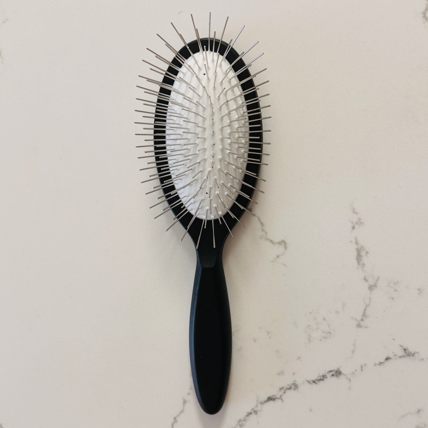Medium Oval Black Premium Brush